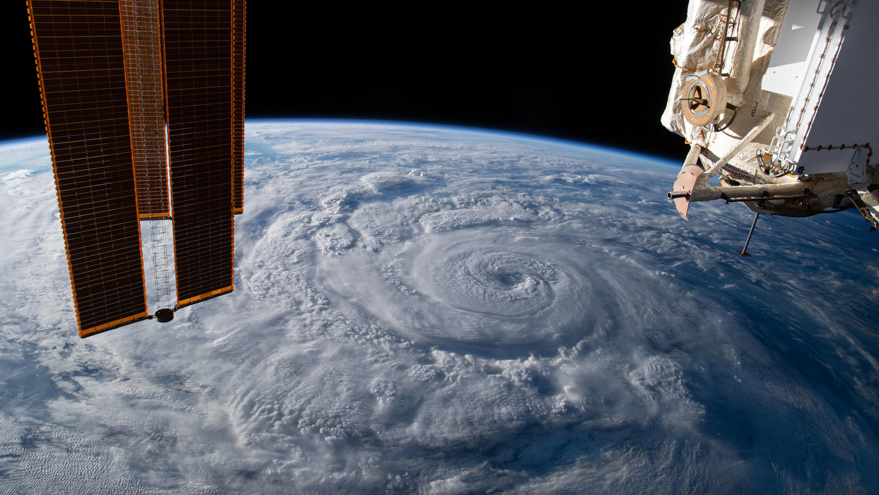 Archiv - 19.08.2020:  Auf diesem von der US-Raumfahrtbehörde Nasa zur Verfügung gestellten Bild ist der Hurrikan «Genevieve» aus der ISS vor der mexikanischen Westküste zu sehen. Der Hurrikan hat die mexikanische Halbinsel Baja California erreicht.