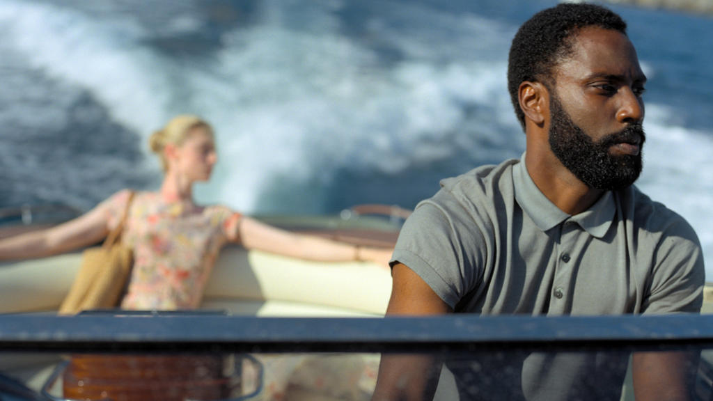 Elizabeth Debicki und John David Washington in einer Szene des Films "Tenet" (undatierte Filmszene). Der Film kommt am 26.08.2020 in die deutschen Kinos.