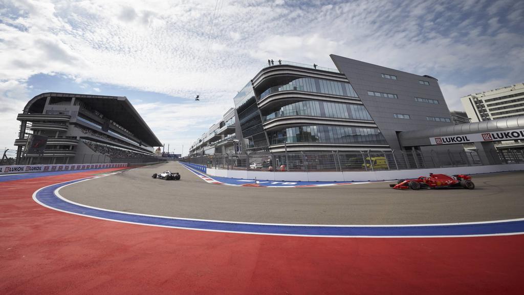 2018 Russian GP SOCHI AUTODROM, RUSSIAN FEDERATION - SEPTEMBER 28: Lewis Hamilton, Mercedes AMG F1 W09 EQ Power+, leads Sebastian Vettel, Ferrari SF71H during the Russian GP at Sochi Autodrom on September 28, 2018 in Sochi Autodrom, Russian Federatio