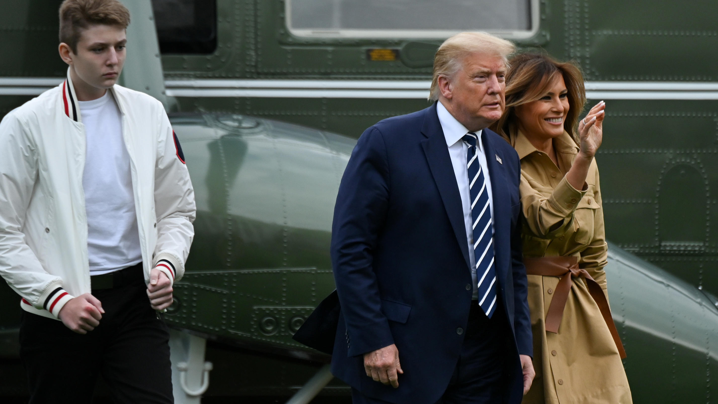 U.S. President Donald Trump, First Lady Melania Trump and their son Barron walk to the White House from Marine One in Washington, U.S. August 16, 2020. REUTERS/Erin Scott