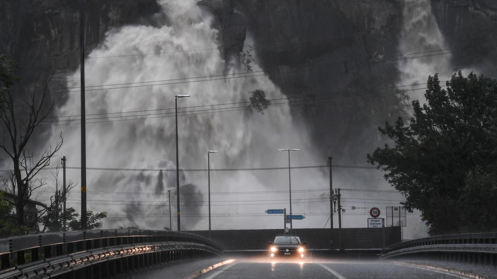 Überschwemmungen und Unwetter in Südtirol: Drei Tote in ...