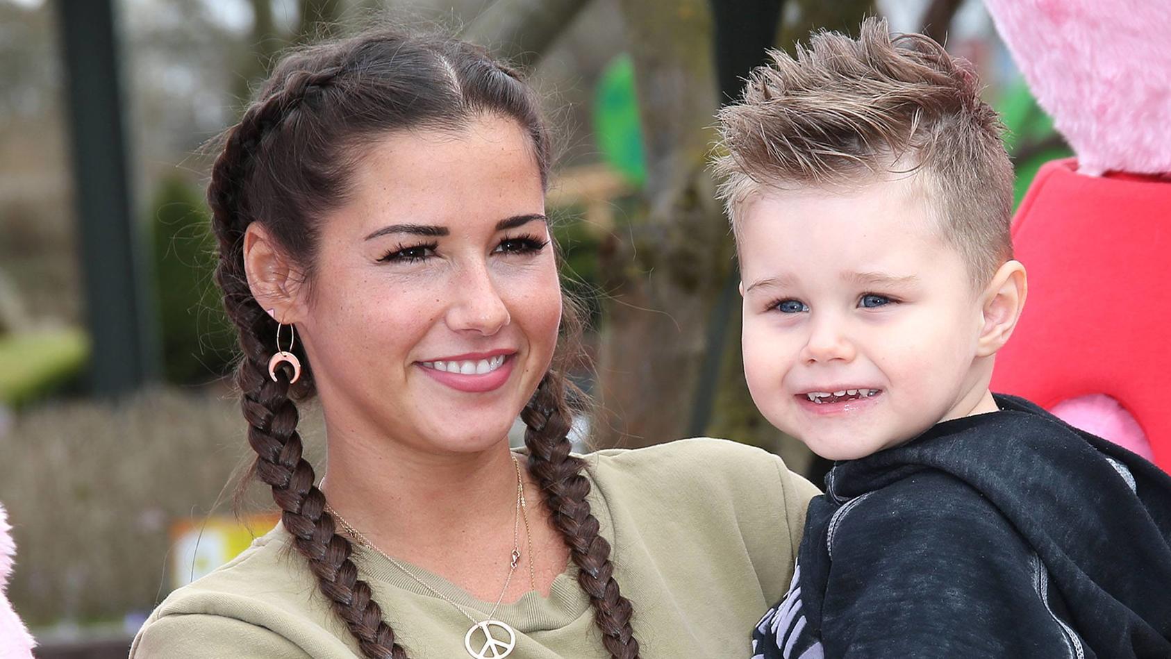 Sarah Lombardi mit ihrem Sohn Alessio, der hier im Jahr 2018 noch ganz schön klein war - das hat sich aber nun geändert.