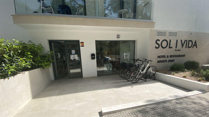 Haupteingang des Hotels "Sol i Vida" in Porto Christo, Mallorca