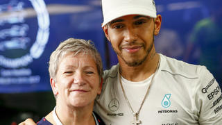 Lewis Hamilton versteht sich mit Mama Carmen prächtig.