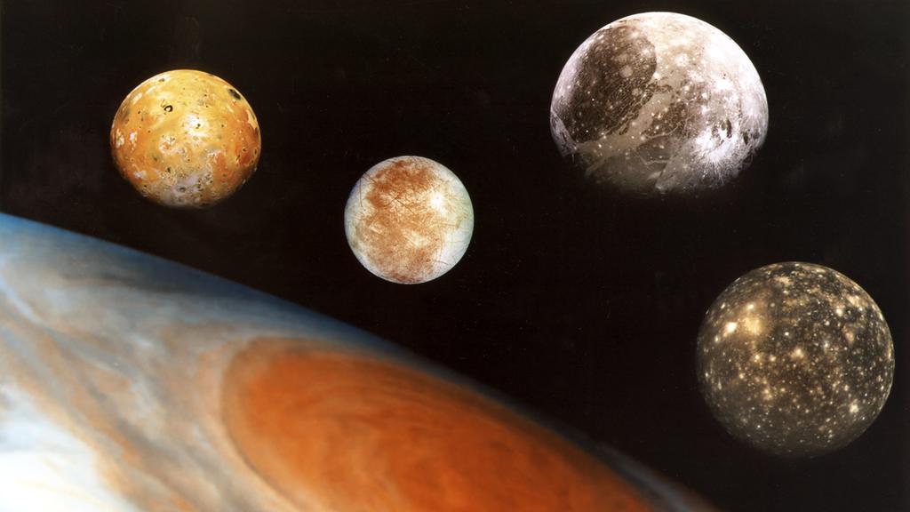 Jupiter und seine vier größten Monde Io, Europa, Ganymed und Kallisto (von links nach rechts).