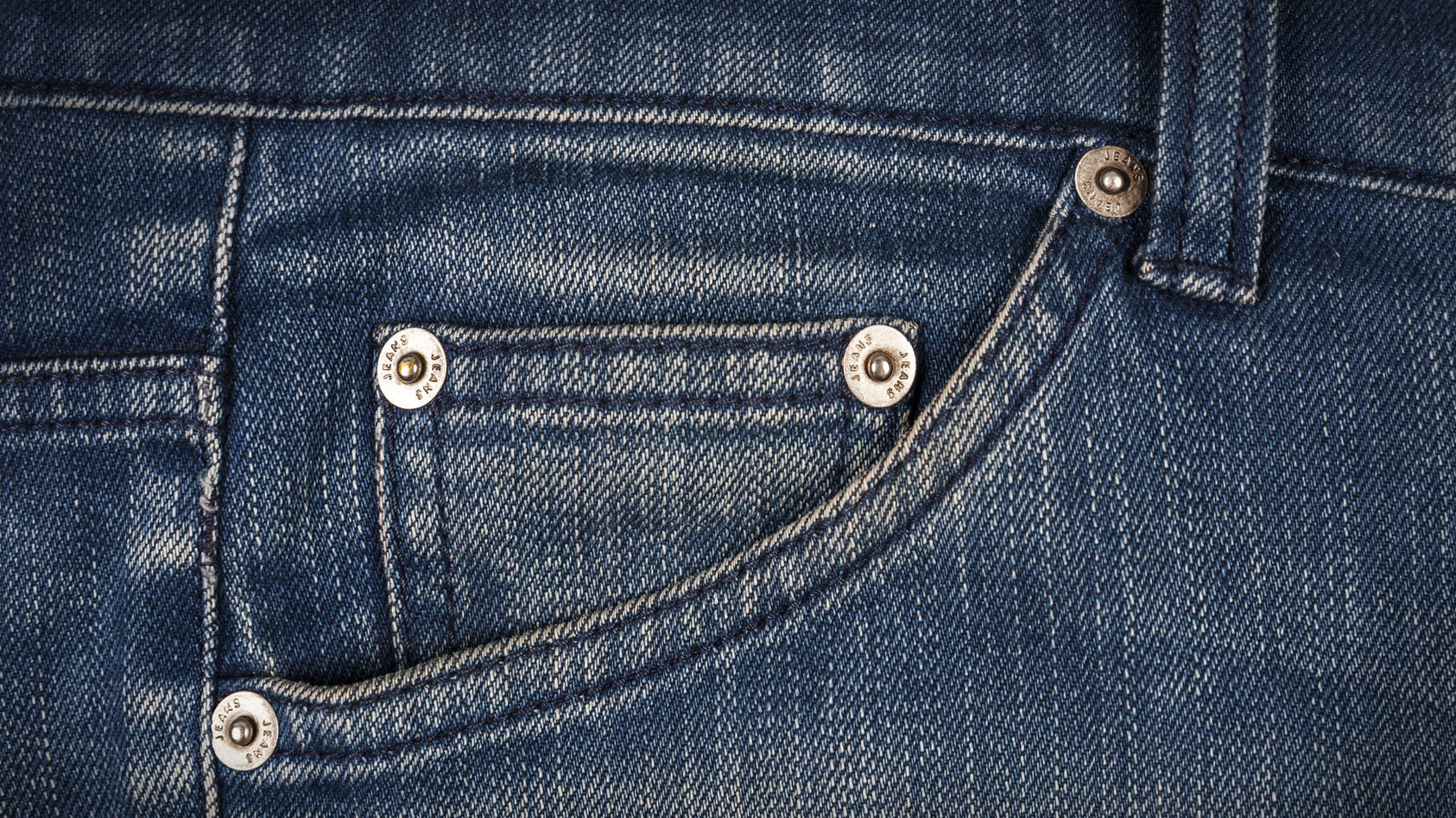 die-funfte-tasche-in-der-jeans-wofur-wurde-die-eigentlich-designt