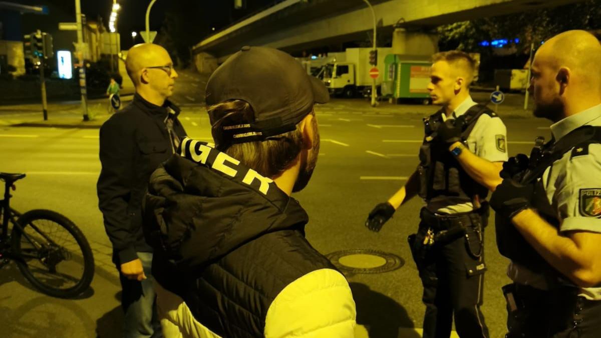 Jürgen Abeln wurde am Abend seiner Plakat-Aktion von der Polizei befragt .
