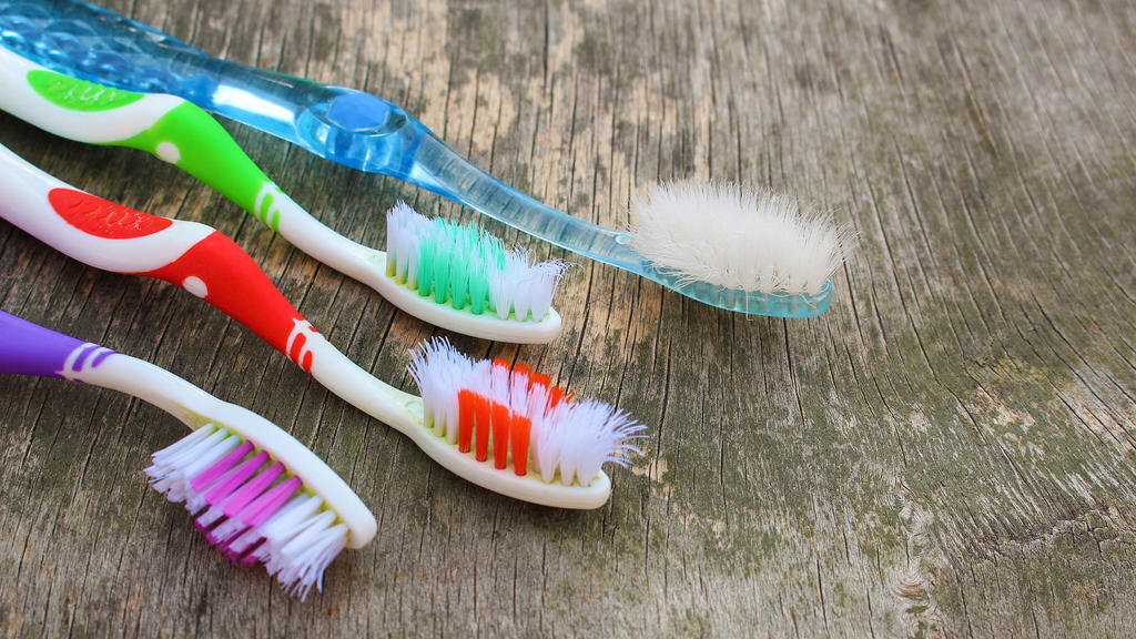 Gebrauchte Zahnbürsten können  noch viele kleine Dienste tun.