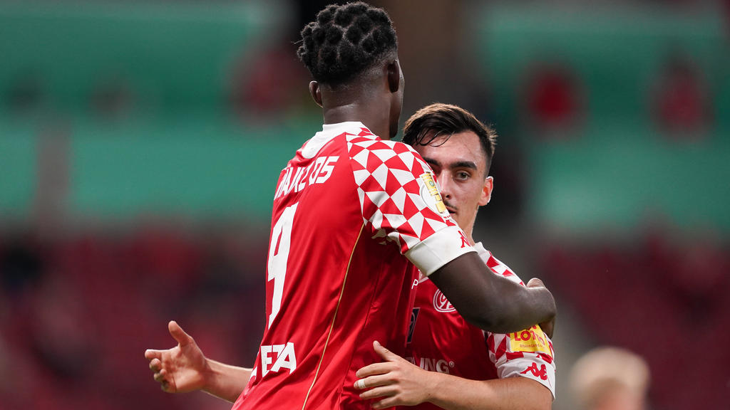 MAINZ, GERMANY - SEPTEMBER 11: Jean-Philippe Mateta of 1.FSV Mainz 05 celebrates after scoring his team's fifth goal with team mate Paul Nebel of 1.FSV Mainz 05 during the DFB Cup first round match between TSV Havelse and 1. FSV Mainz 05 at Opel Aren