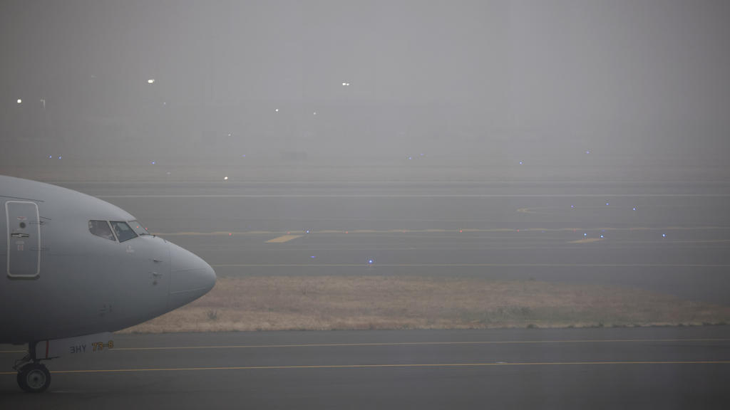 A commercial aircraft is seen as smoke from wildfires covers an area at the Portland International Airport, in Portland, Oregon, U.S., September 12, 2020. REUTERS/Carlos Barria