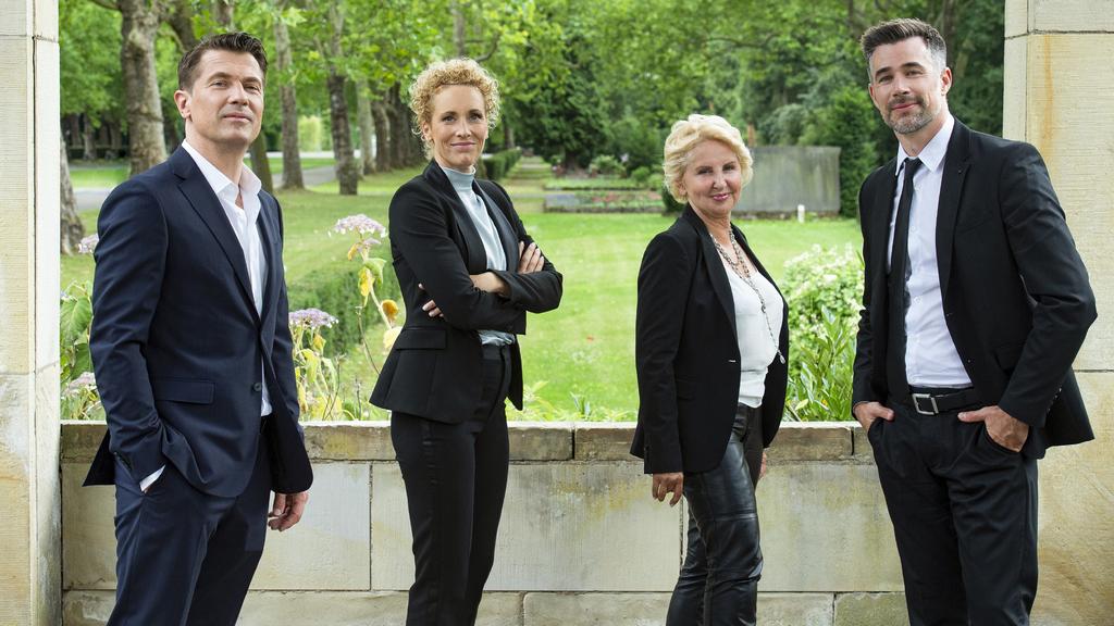 V.l.: Ansgar von Lahnstein (Wolfram Grandezka), Carla von Lahnstein (Claudia Hiersche), Charlie Schneider (Gabriele Metzger) und Oliver Sabel (Jo Weil).
