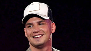 ARCHIV - 02.11.2019, Nordrhein-Westfalen, Dortmund: Der Sänger Pietro Lombardi tritt bei der ARD-Fernsehshow "Schlagerbooom 2019" in der Westfalenhalle auf. (zu dpa "Pietro Lombardi hat einen «wundervollen Menschen» gefunden") Foto: Henning Kaiser/dpa +++ dpa-Bildfunk +++