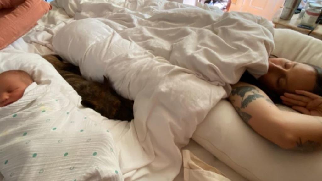 Domino Kirke und Penn Bagdley zeigen ihr Baby-Glück