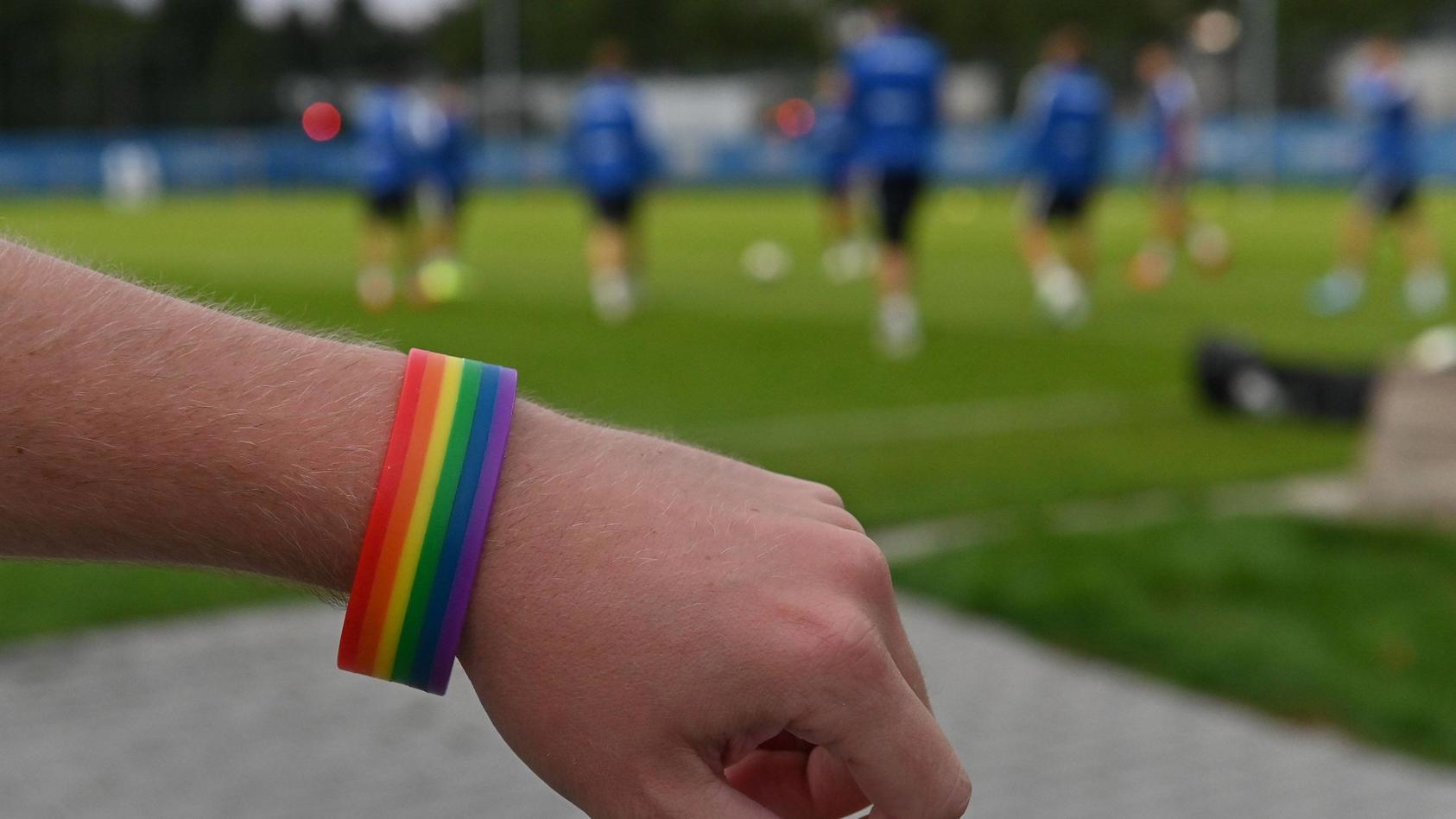 Homosexualität Im Profi Fußball Zweiter Schwuler Profi Schreibt Offenen Brief