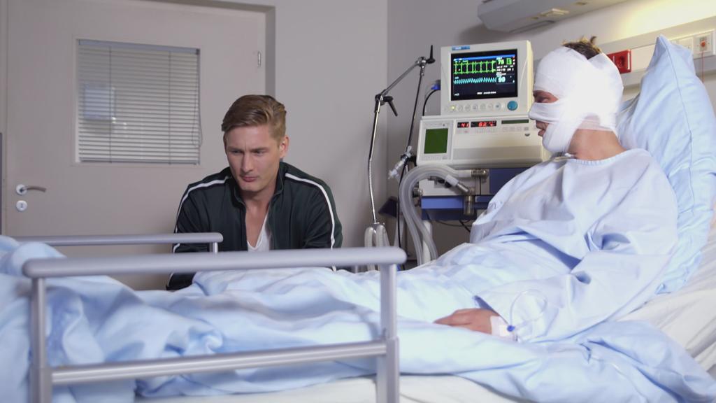 Unter uns: Conor spricht mit seinem Vater Till