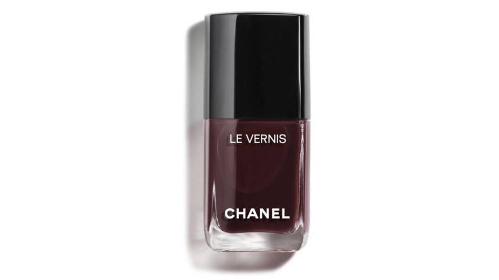 Nagellack Rouge Noir von Chanel.