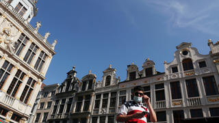 FILE PHOTO: A man wearing a protective mask, that became mandatory in Brussels' public places, walks at the Grand Place, amid the coronavirus disease (COVID-19) outbreak, in Brussels, Belgium September 15, 2020. REUTERS/Yves Herman/File Photo