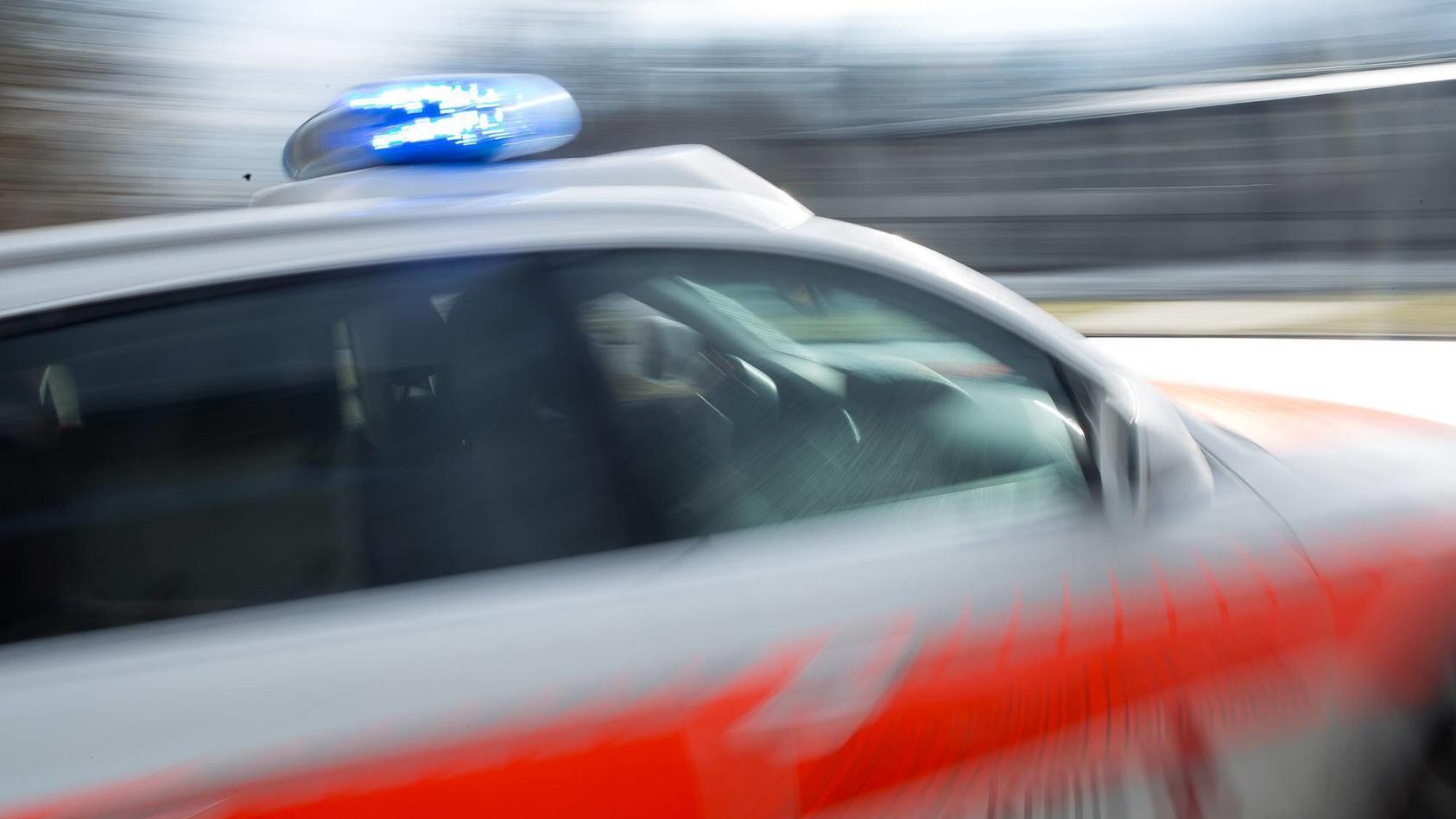 Bei einem Autounfall in der Nähe von Hameln (Niedersachsen) sind zwei Jugendliche ums Leben gekommen.