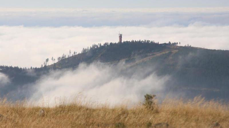 Diesen Blick auf den Wurmberg können Urlauber vom Brockengipfel aus genießen.
