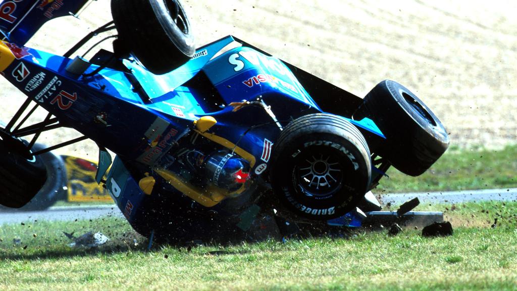 Pedro Diniz hatte Glück, dass er diesen Crash am Nürburgring nur mit Prellungen überlebte
