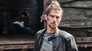Der von Robert (Luca Maric, hinten) entführte Luke (Jakob Graf) startet einen Fluchtversuch.