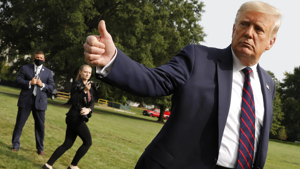 September 15, 2020, Washington, District of Columbia, USA: United States President DONALD J. TRUMP offers a thumbs up on the South Lawn of the White House in Washington before his departure to Philadelphia. Washington USA - ZUMAs152 20200915_zaa_s15