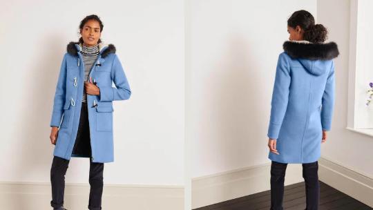 Dufflecoat in Eisblau.