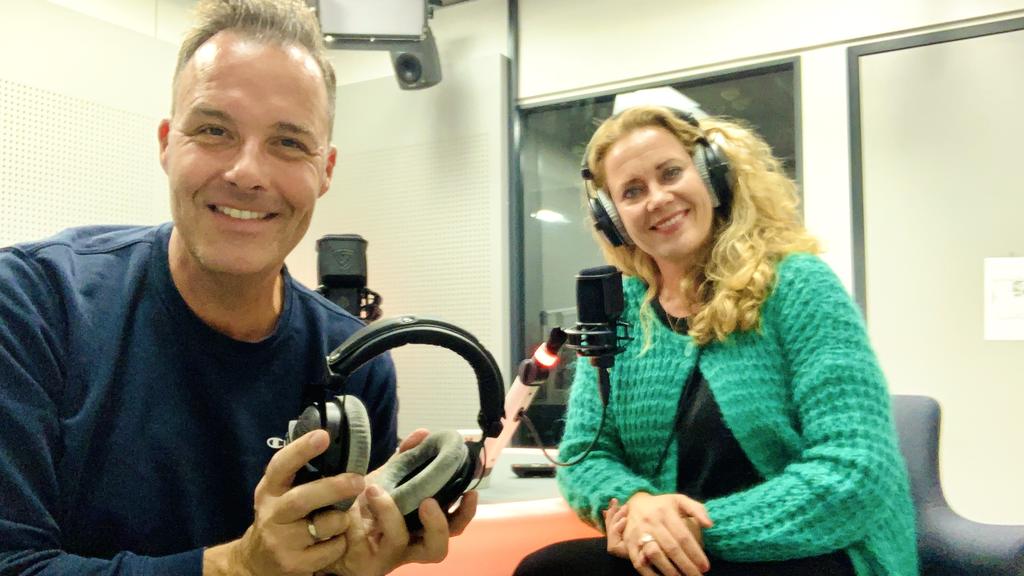 RTL-Reporter Thorsten Sleegers im Gespräch mit seiner Kollegin Kathrin Degen.