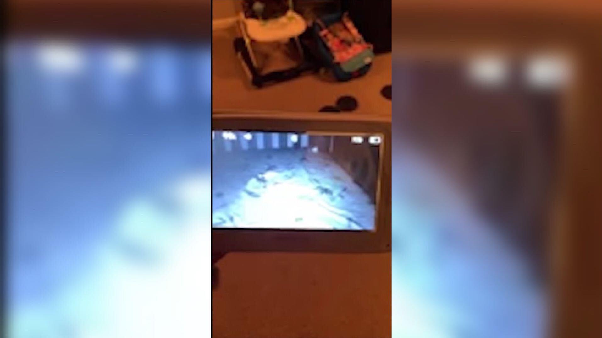 Das Video einer "Geisterkugel" über dem Babybett veröffentlichte das Paar auf Reddit.