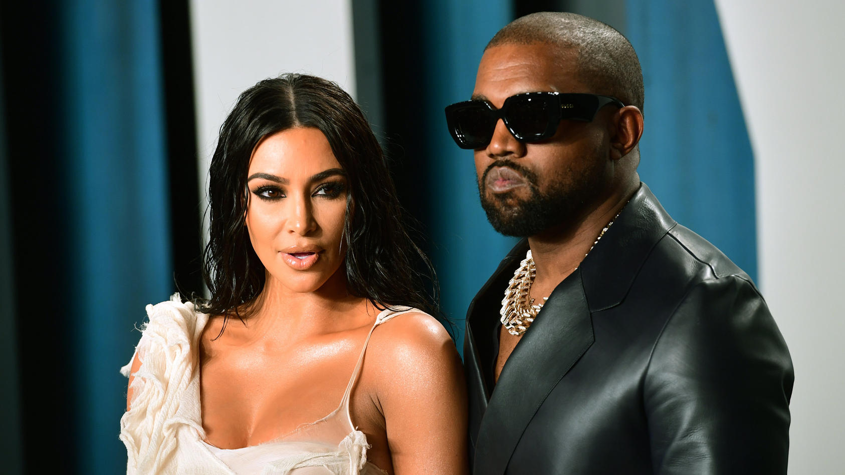 Los Angeles: Kim Kardashian, Reality-TV-Star und Unternehmerin, und ihr Mann Kanye West, Musiker, kommen zu der Oscar-Party von Vanity Fair im Wallis Annenberg Center for the Performing Arts in Beverly Hills. (Zu dpa: «Kim K