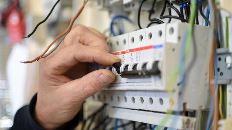 Elektriker oft mit kürzerer Wartezeit