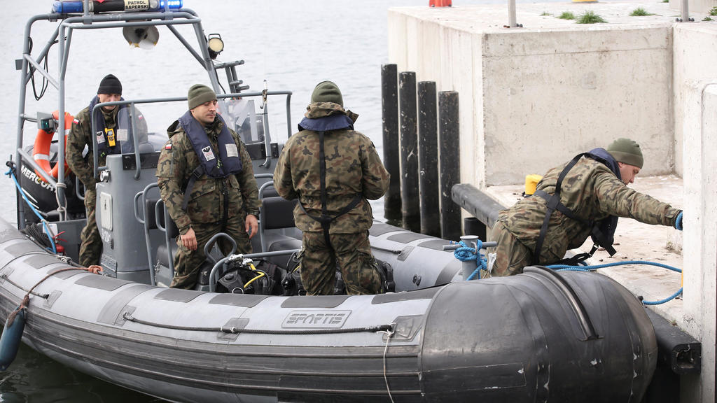 Navy divers from the 12th Minesweeper Squadron of the 8th Coastal Defense Flotilla take part in a five-day operation to defuse the largest unexploded World War Two Tallboy bomb ever found in Poland in Swinoujscie, Poland, October 12, 2020. Agencja Ga