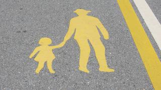  Foto Manuel Geisser 08.08.2020 Piktogramm Mann mit Kind, Symbolbild Missbrauch Kindermissbrauch Paedophilie *** Photo Manuel Geisser 08 08 2020 Pictogram man with child, symbolic picture abuse child abuse paedophilia PUBLICATIONxNOTxINxSUI