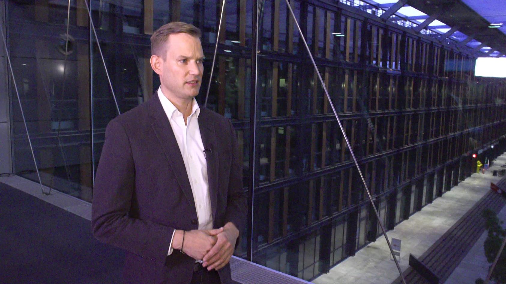 Virologe Hendrik Streeck im Interview