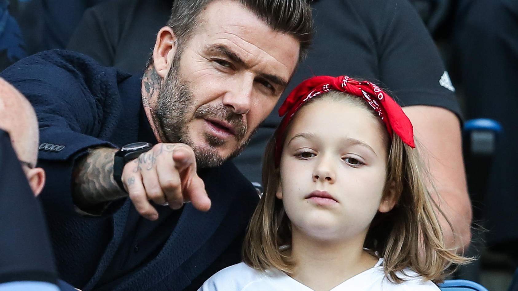 David Beckham und seine neunjährige Tochter Harper: Er steht erneut in der Kritik, weil er sie auf den Mund küsst.