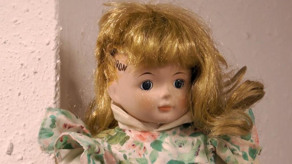 Sommerhaus: Caro Robens als Puppe