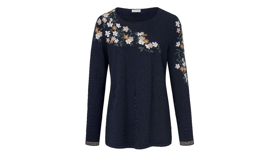 Bestickter Strickpullover.