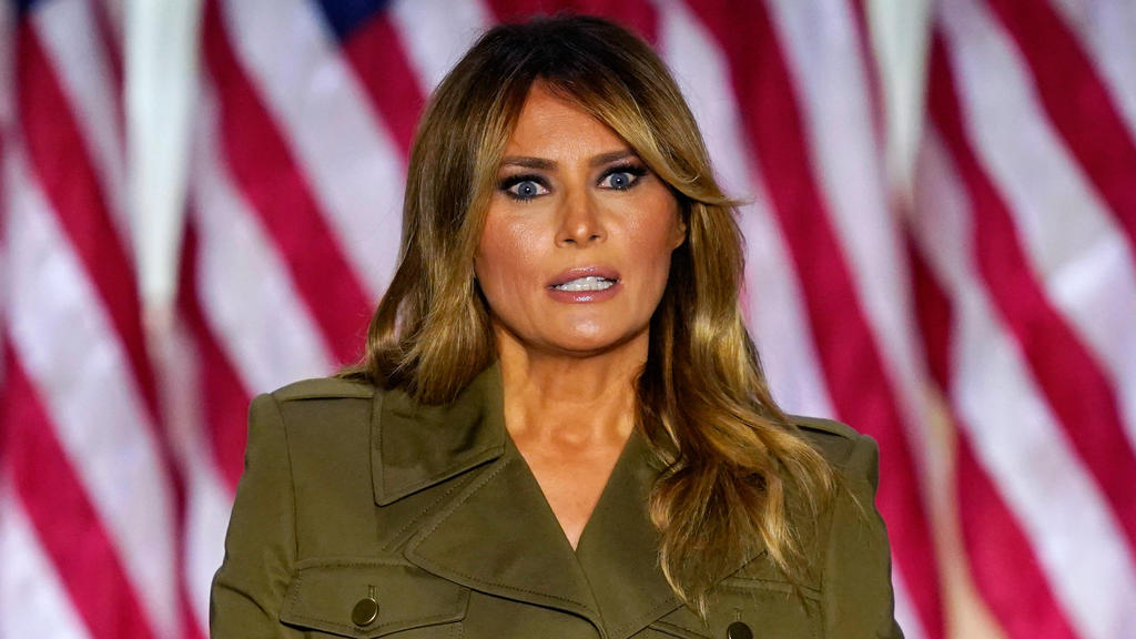 ARCHIV - 25.08.2020, USA, Washington: Melania Trump, First Lady der USA, spricht im Rosengarten des Weißen Hauses, während des Parteitags der Republikaner. (zu dpa "First Lady sagt Wahlkampfauftritt an Trumps Seite wegen Husten ab") Foto: Evan Vucci/