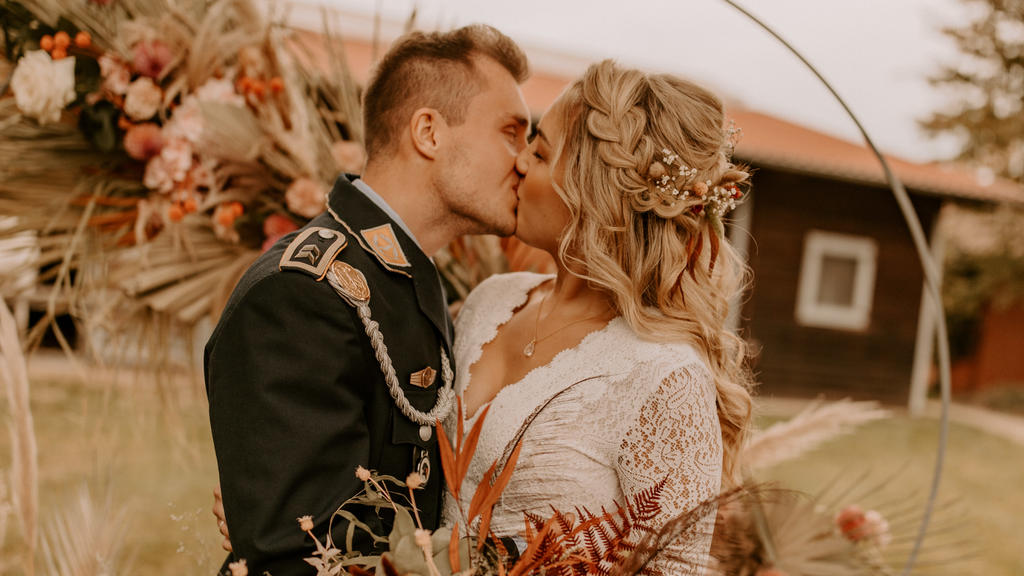Romantische Fotoshooting mit Michelle und Louis in Bücken.