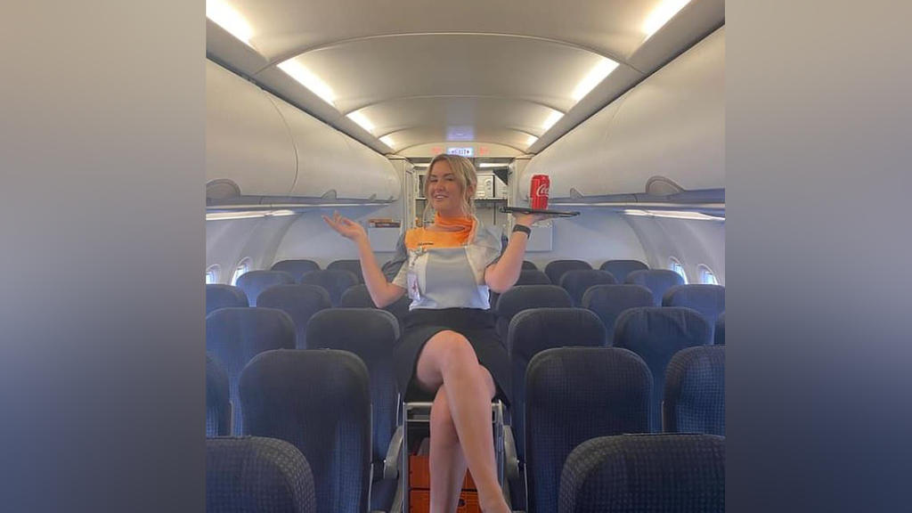 Wie die „Daily Mail“ schreibt, war sie zuletzt als Stewardess bei der Billigfluggesellschaft Tiger Air tätig.