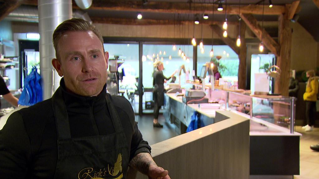 Niederländisches Restaurant serviert auf der deutschen Seite - auf der niederländischen Seite nimmt es Bestellungen auf