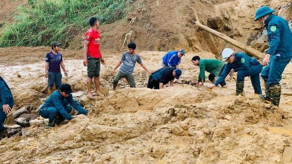 Verheerende Erdrutsche in Vietnam. Nach Taifun Molave sind mindestens 13 Menschen tot.