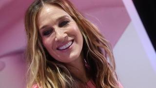 MOSCOW, RUSSIA - NOVEMBER 16, 2017: Actress Sarah Jessica Parker seen during a signing session after a presentation of her new perfume Stash Priva SJP in a L Etoile shop at the Yevropeysky shopping centre. Vyacheslav Prokofyev/TASS PUBLICATIONxINxGERxAUTxONLY TS0696B6  