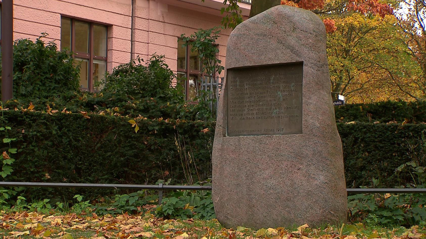 Der Gedenkstein erinnert an den Auftakt zur Massendeportation der Juden