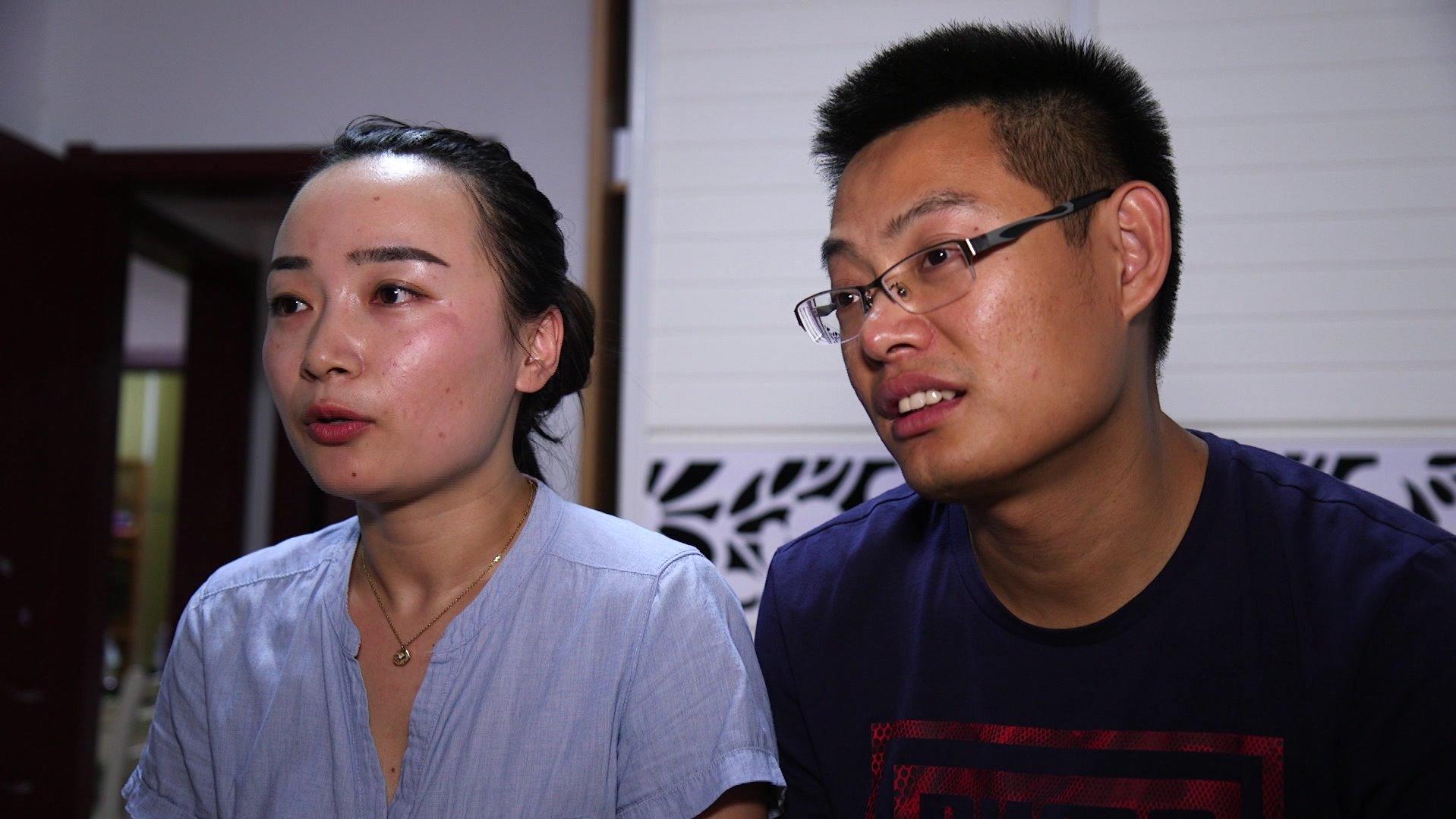 Wang Yin, 35 Jahre alt, steht stellvertretend für viele Mütter in China. Ein zweites Kind zu bekommen, ist für sie unvorstellbar. Um fünf Uhr morgens beginnt ihr Tag und endet nicht vor 22 Uhr. Gleiches gilt für ihren Mann. Beide sind voll berufstäti