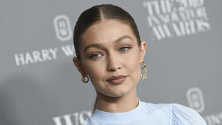 ARCHIV - 07.11.2019, USA, New York: Gigi Hadid, Model aus den USA, nimmt am WSJ, Magazine 2019 Innovator Awards, im Museum of Modern Art teil. (zu dpa «Gigi Hadid und Zayn Malik freuen sich über eine Tochter» vom 24.09.2020) Foto: Evan Agostini/Invision/AP/dpa +++ dpa-Bildfunk +++