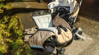 Der zwei Monate alte Säugling im Kinderwagen blieb unverletzt.