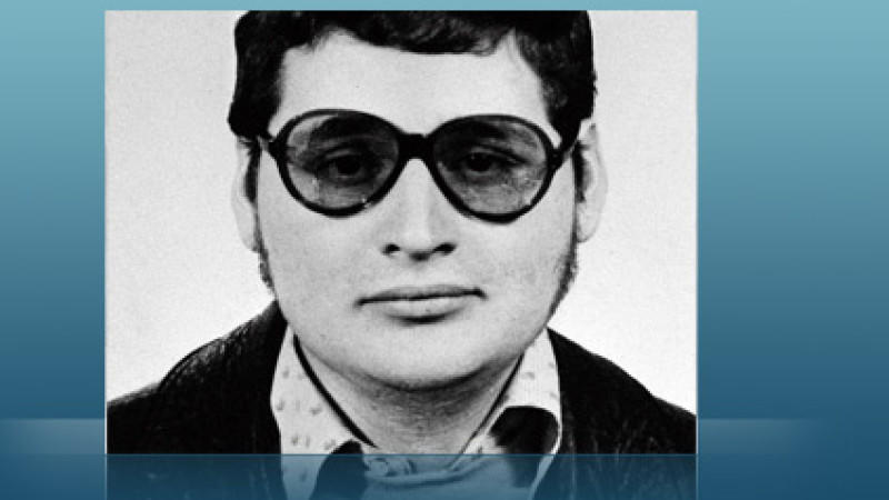 Das Fahndungsfoto von 'Carlos' mit der getönten Brille flimmerte in den 80er Jahren oft über die Bildschirme.