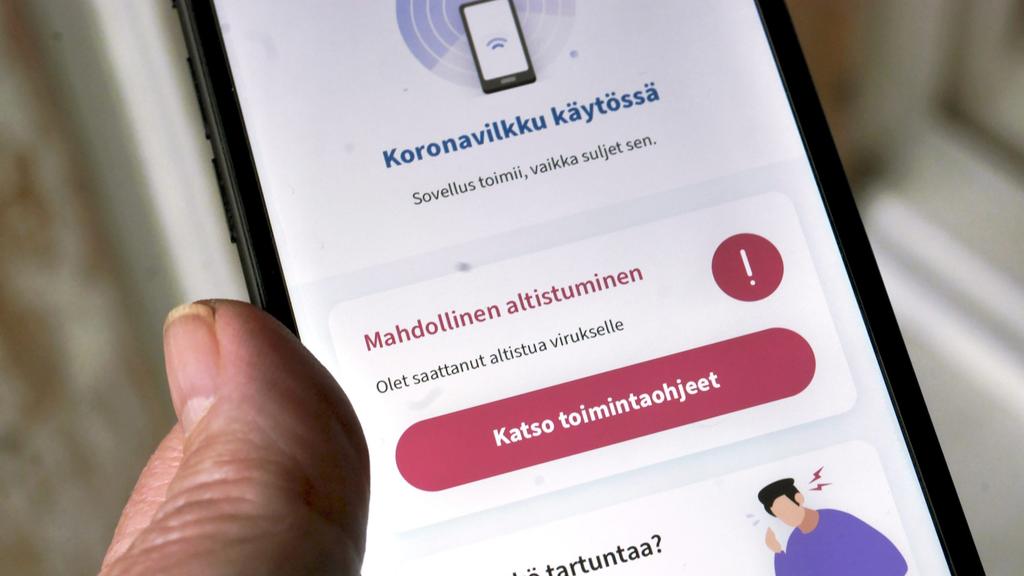 ILLUSTRATION - 07.10.2020, Finnland, Helsinki: Die finnische Corona-App «Koronavilkku» warnt seinen Benutzer über eine mögliche Risikobegegnung mit einer mit Corona infizierten Person. Foto: -/Lehtikuva/dpa +++ dpa-Bildfunk +++