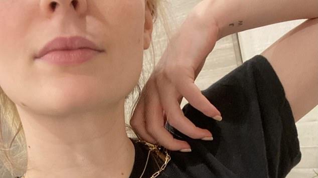 Sophie Turner zeigt das Tattoo für Tochter Willa.